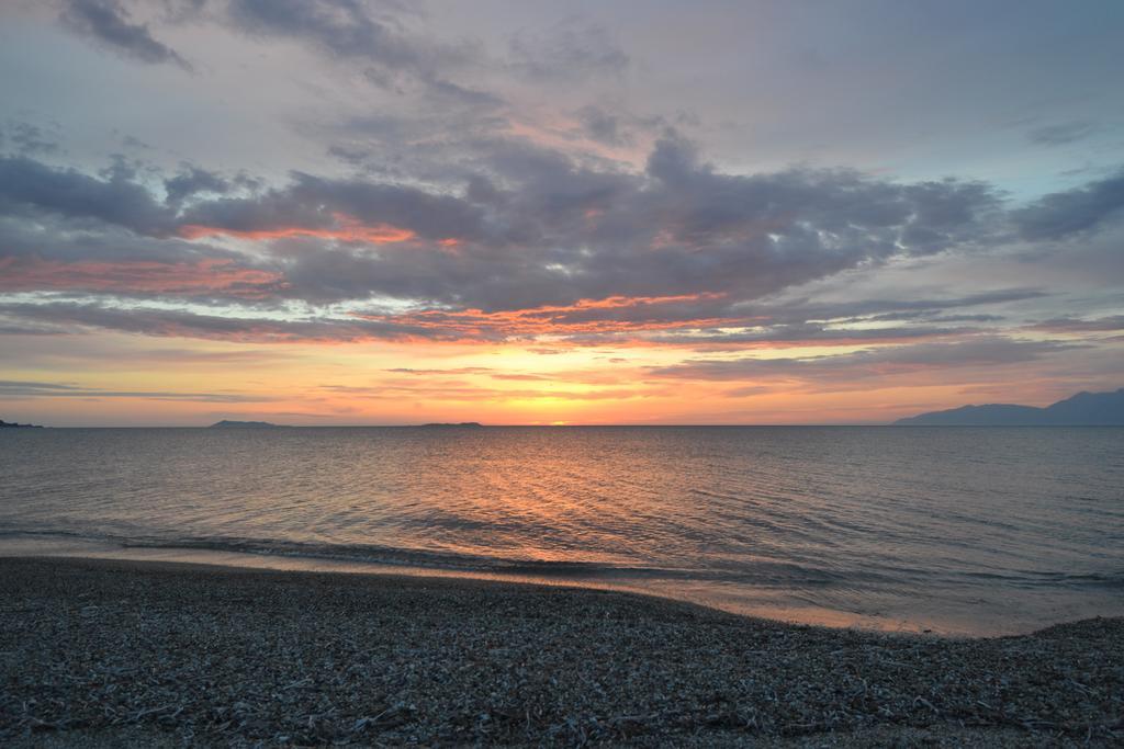 Liberty'S Studios Almiros Beach Room photo